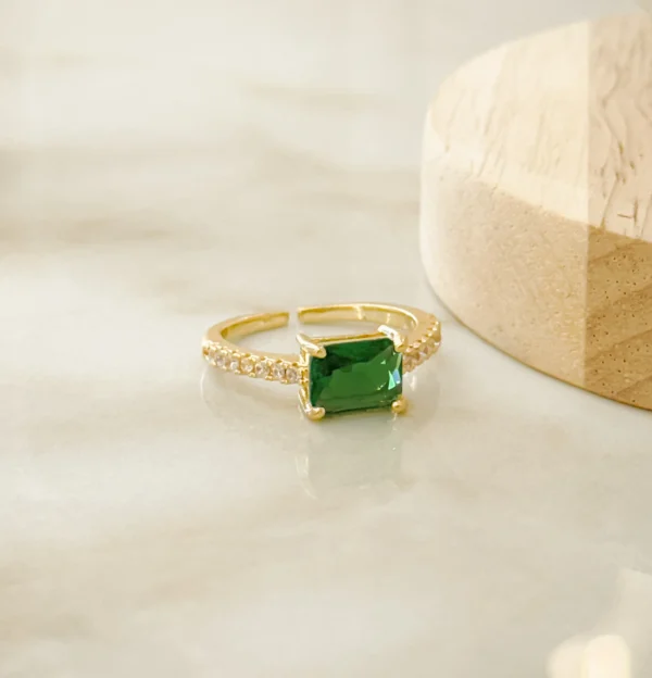 3de3c36746fe7c20de15c2fdca7de476_photo-1.webp Circon Green