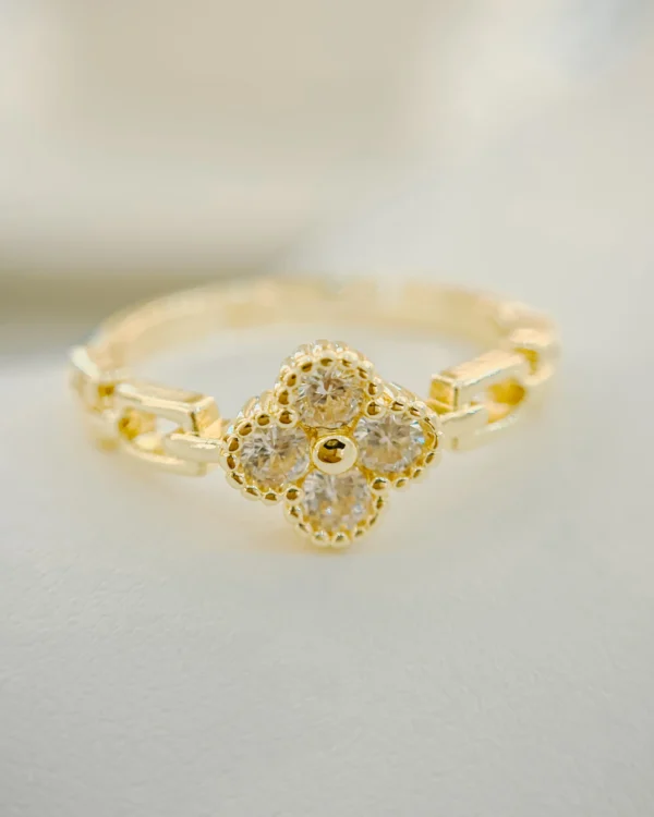 6b947f4d6ccd3f7534941eb9ea17428b_photo.webp Crystal Cleef