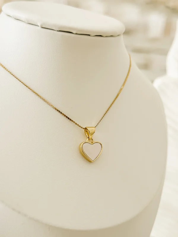 f3c4e11f363203f88edca9d0b9021843_photo-1.webp Angeline