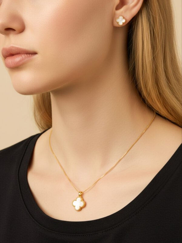 Set Clover Nacar (1) Set Clover Nacar