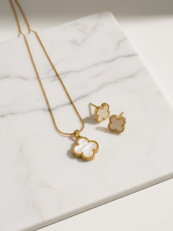 Set Clover Nacar (3) Set Clover Nacar